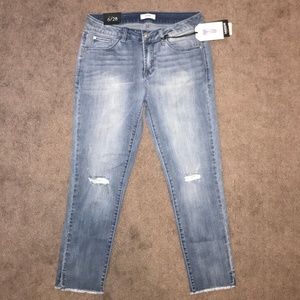 Kensie Skinny Crop Distressed Jeans Size 6/28